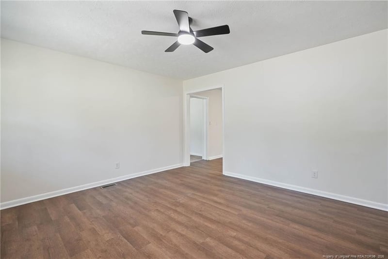 941 Louise Cir, Fayetteville, NC 28314