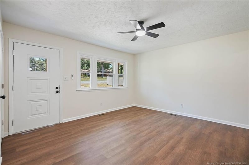 941 Louise Cir, Fayetteville, NC 28314