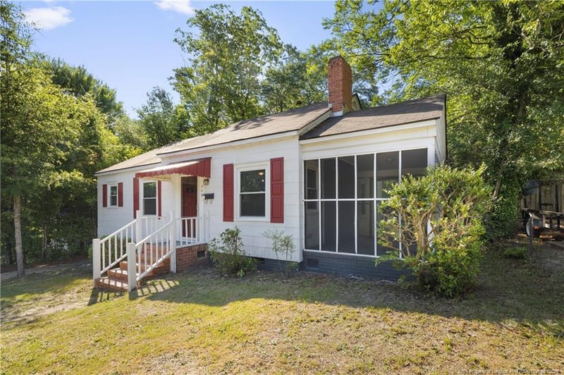 948 Mckimmon Rd, Fayetteville, NC 28303