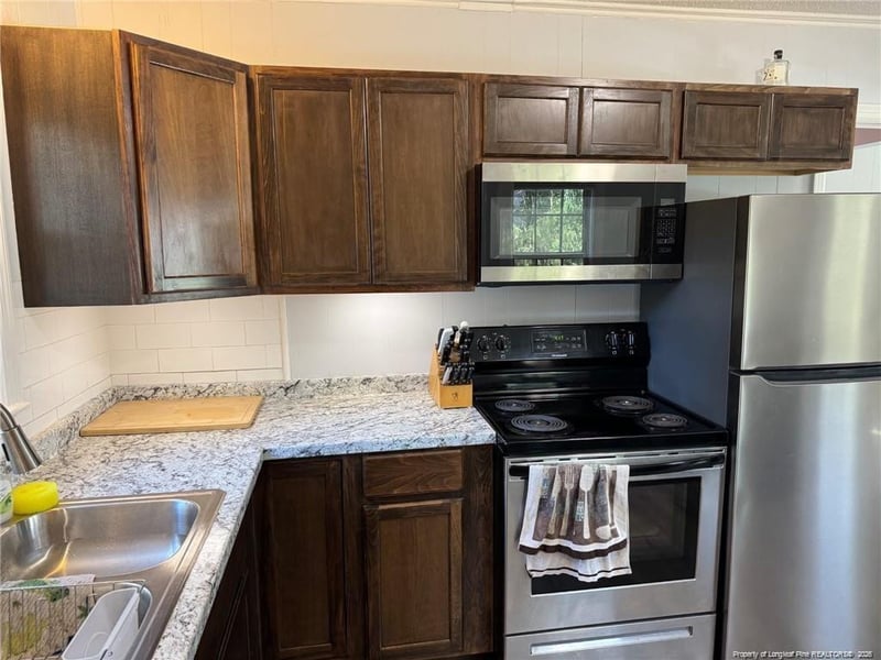 949 Chester Cir, Fayetteville, NC 28303