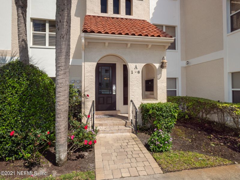 10 10th St #5, Atlantic Beach, FL 32233