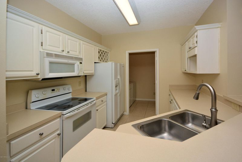 10000 Gate Pw N #323, Jacksonville, FL 32246