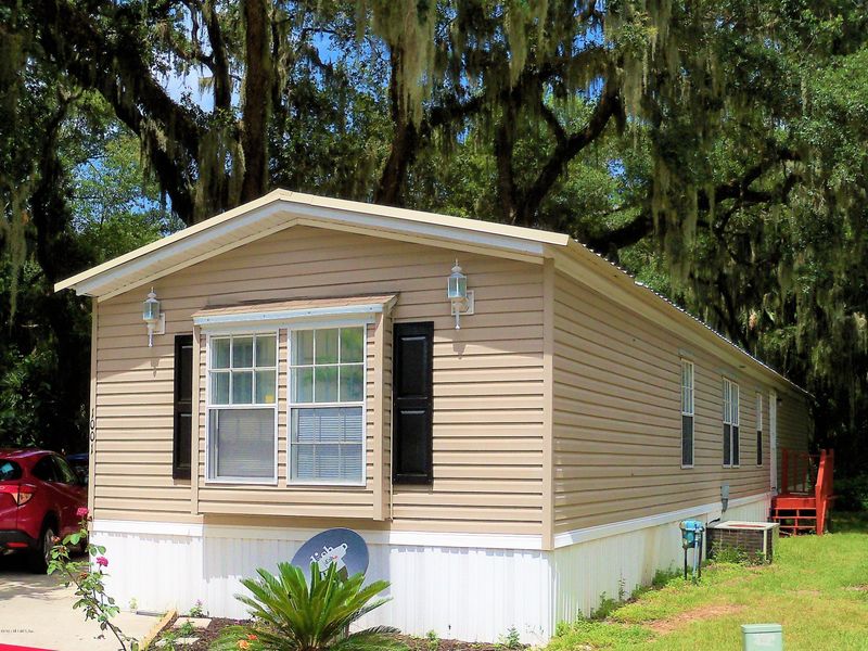 1001 Paradise Ln, Atlantic Beach, FL 32233