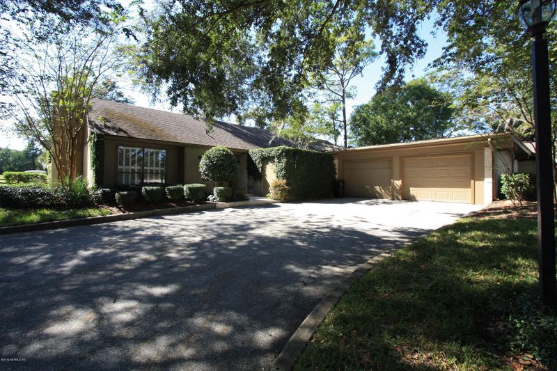 10023 Leisure Ln N, Jacksonville, FL 32256