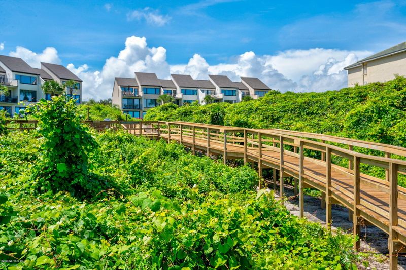 1003 Captains Ct, Fernandina Beach, FL 32034