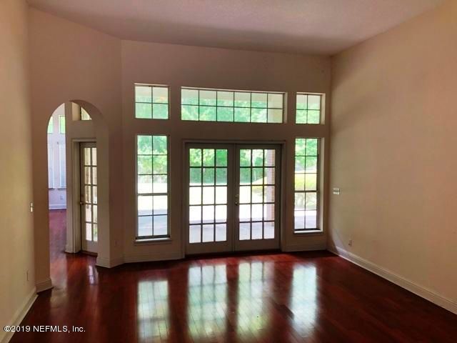 10052 Vineyard Lake Rd E, Jacksonville, FL 32256