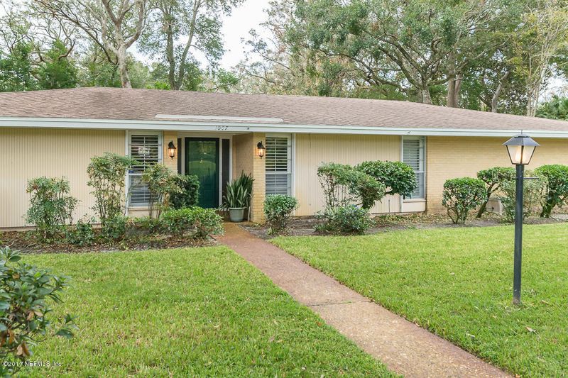 1007 Hagler Dr, Neptune Beach, FL 32266