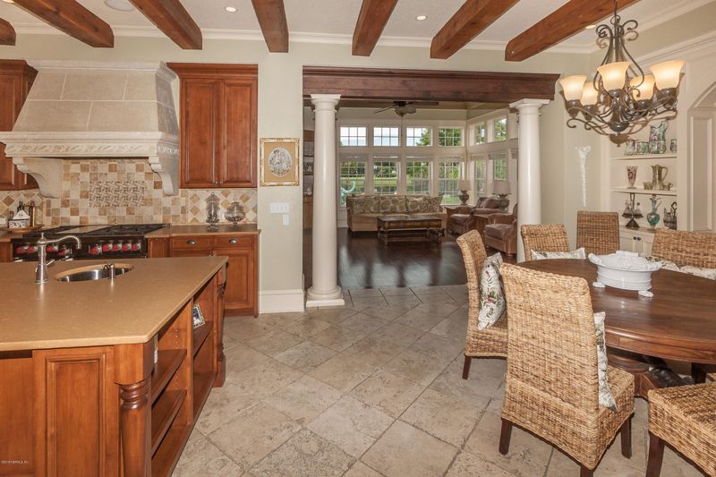 10083 Vineyard Lake Rd E, Jacksonville, FL 32256