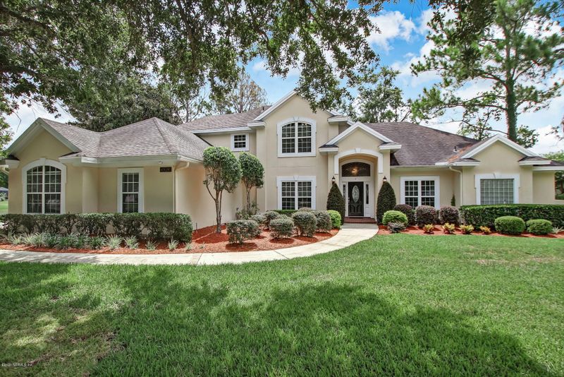 10085 Chester Lake Rd E, Jacksonville, FL 32256