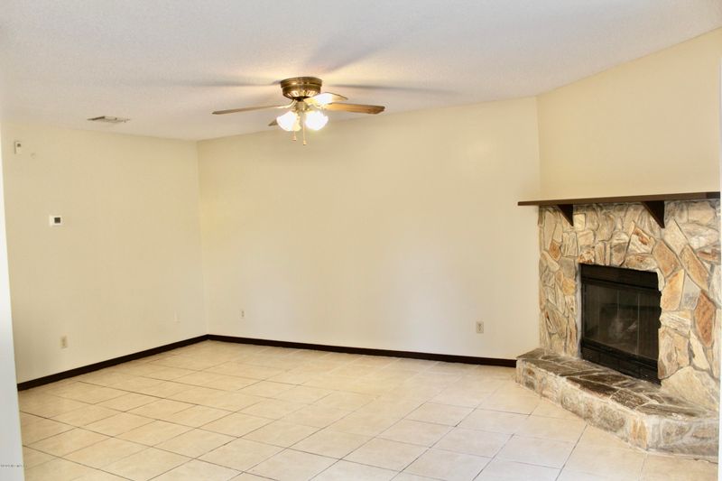 1009 Lee Rd, Jacksonville, FL 32225