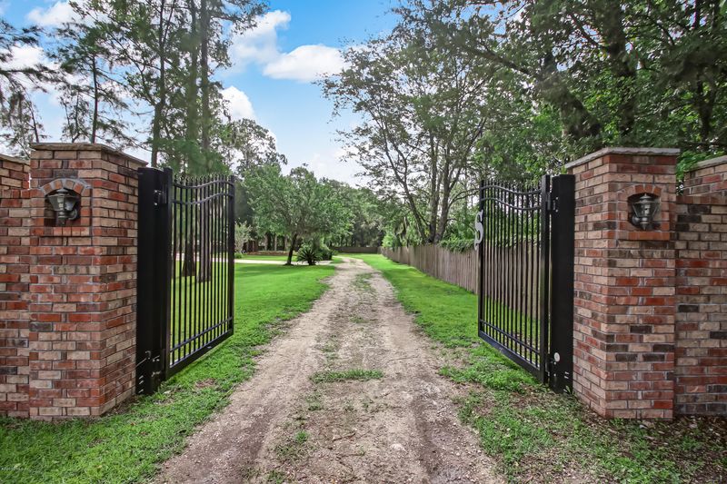 10103 Chesterton Rd, Jacksonville, FL 32246