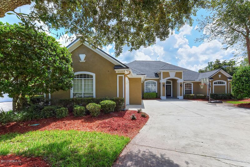 10123 Deercreek Club Rd E, Jacksonville, FL 32256