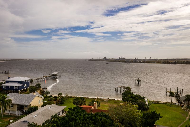 10138 Heckscher Dr, Jacksonville, FL 32226