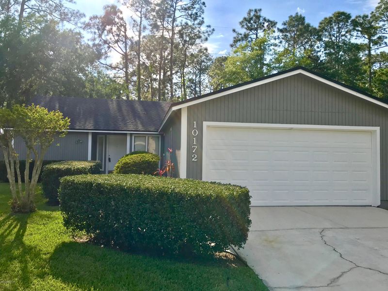 10172 Pine Breeze Rd W, Jacksonville, FL 32257