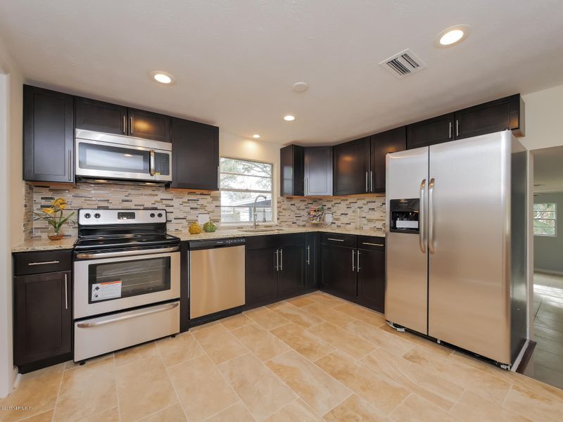 10227 Shoreview Dr N, Jacksonville, FL 32218