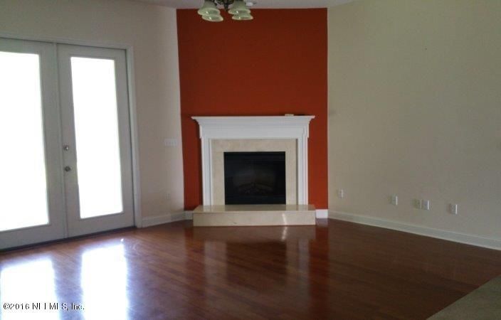 10237 Emma Lakes Dr, Jacksonville, FL 32257