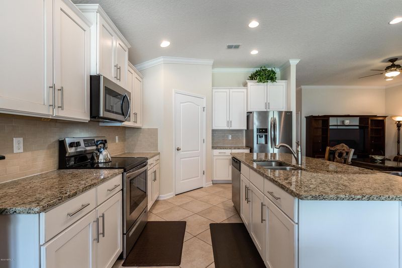 10238 Bengal Fox Dr, Jacksonville, FL 32222