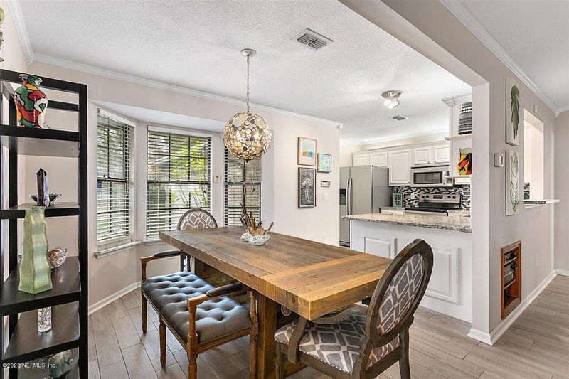 10241 Walnut Bend Dr N, Jacksonville, FL 32257
