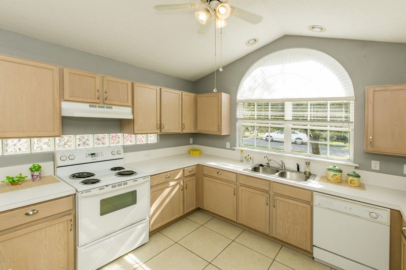 1025 Owen Ave, Jacksonville Beach, FL 32250