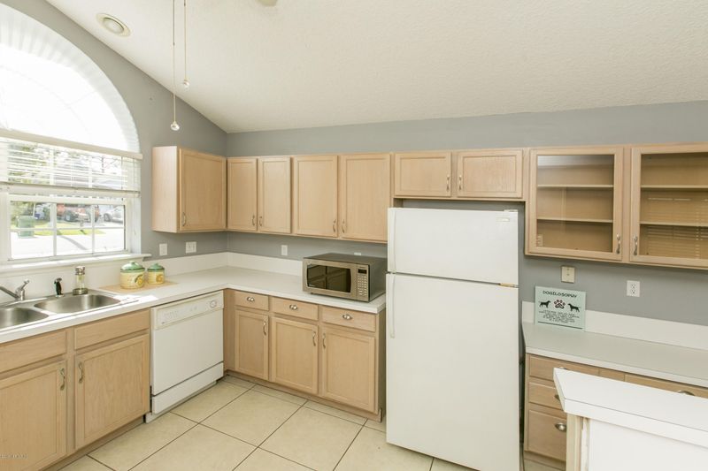 1025 Owen Ave, Jacksonville Beach, FL 32250