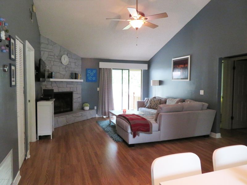 10252 Pine Breeze Rd W, Jacksonville, FL 32257