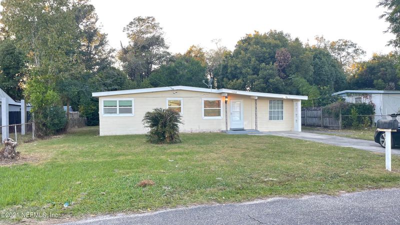 10268 Mayan Dr, Jacksonville, FL 32218