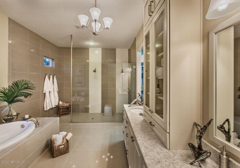 10271 Silverbrook Trl, Jacksonville, FL 32256