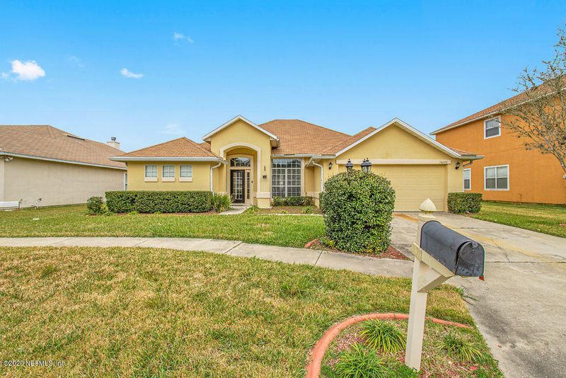 10277 Meadow Point Dr, Jacksonville, FL 32221