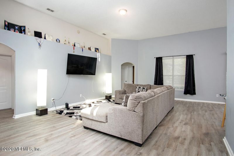 10288 Lancashire Dr E, Jacksonville, FL 32219
