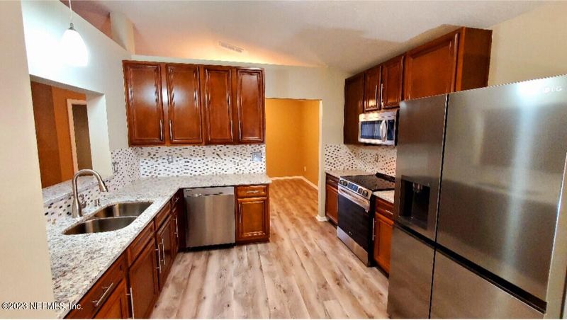 10298 Driftwood Hills Dr, Jacksonville, FL 32221