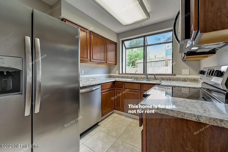 10324 Arrow Lakes Dr E, Jacksonville, FL 32257