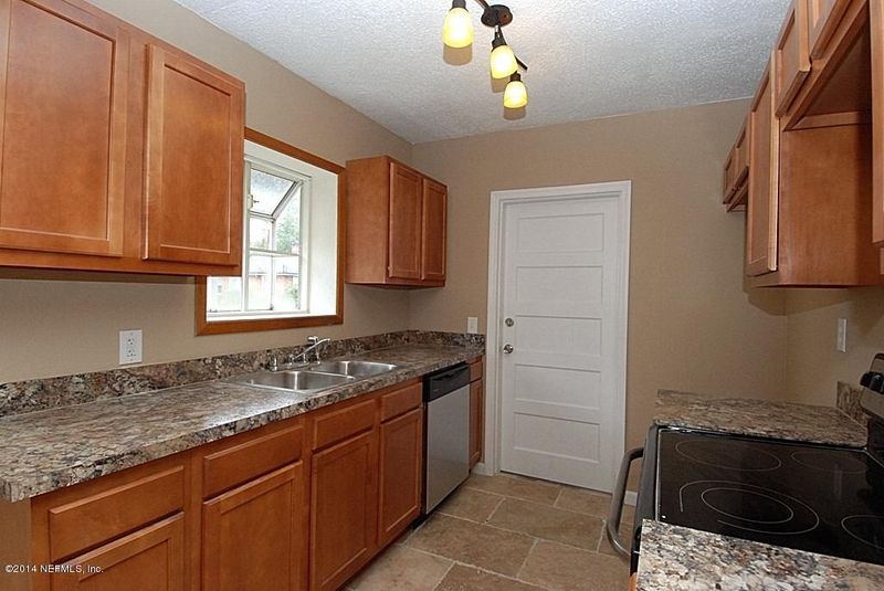 1033 Willis Dr, Jacksonville, FL 32205