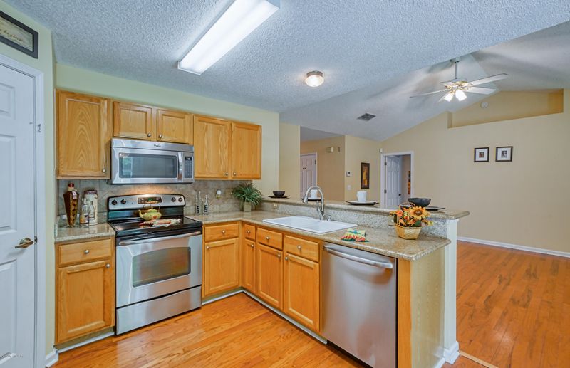 1036 Jones Creek Dr, Jacksonville, FL 32225
