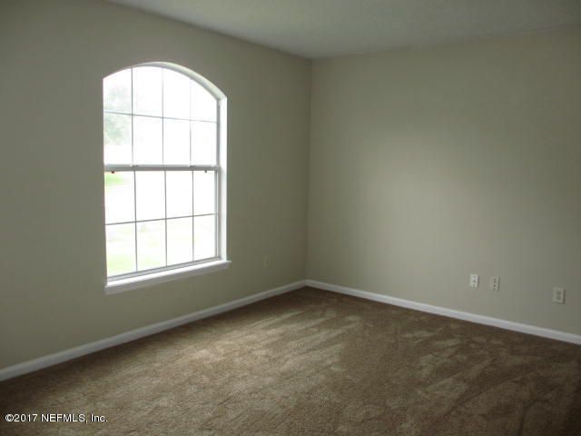 10364 Red Tip Rd, Jacksonville, FL 32218