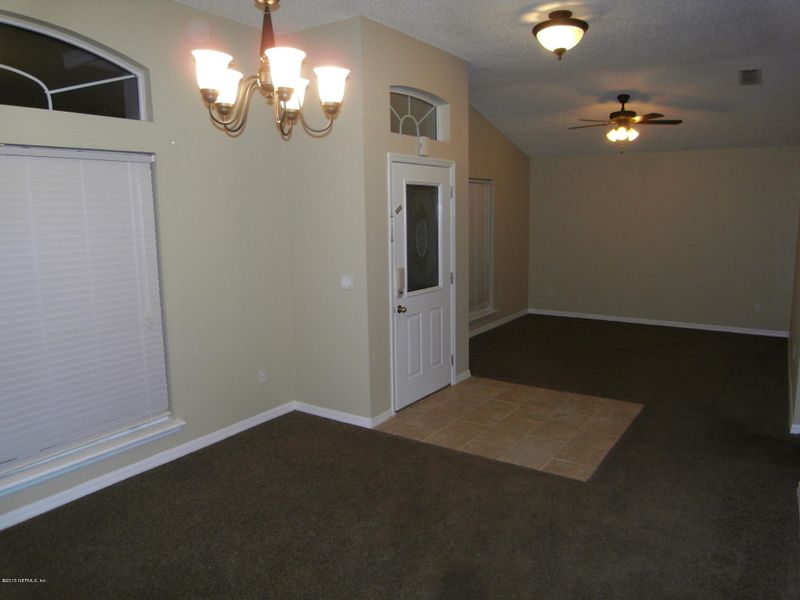 10367 Meadow Point Dr, Jacksonville, FL 32221