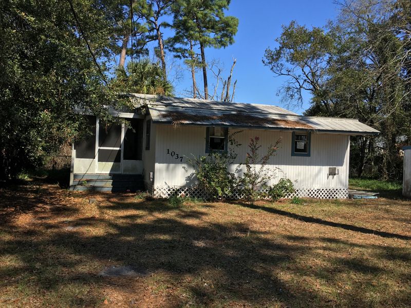 1037 De Paul Dr, Jacksonville, FL 32218