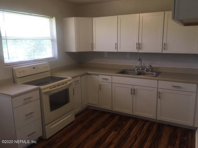10373 Pinehurst Dr, Jacksonville, FL 32218