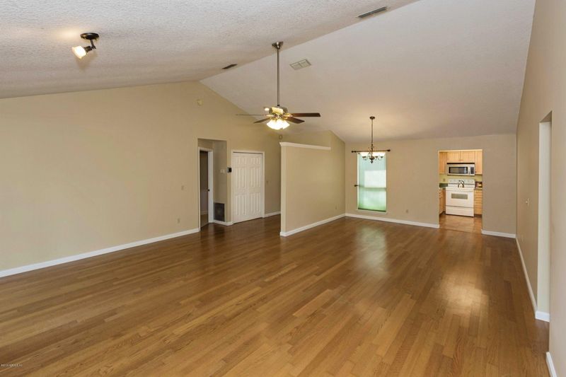 10445 Docksider Dr E, Jacksonville, FL 32257