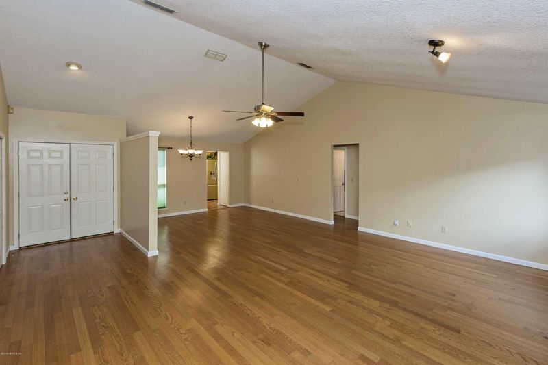 10445 Docksider Dr E, Jacksonville, FL 32257