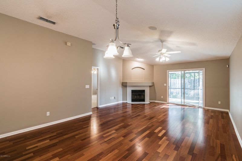 1045 Buttercup Dr, Jacksonville, FL 32259