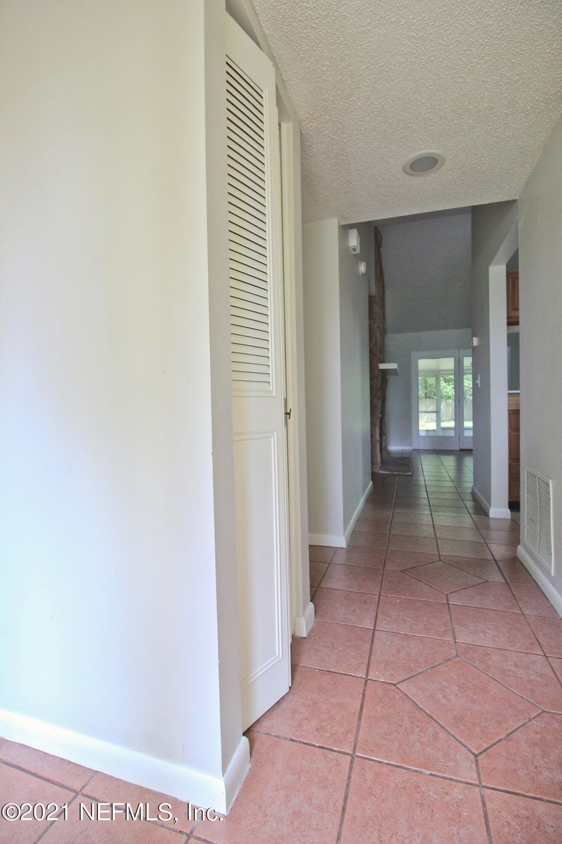 10472 Arrowhead Dr, Jacksonville, FL 32257