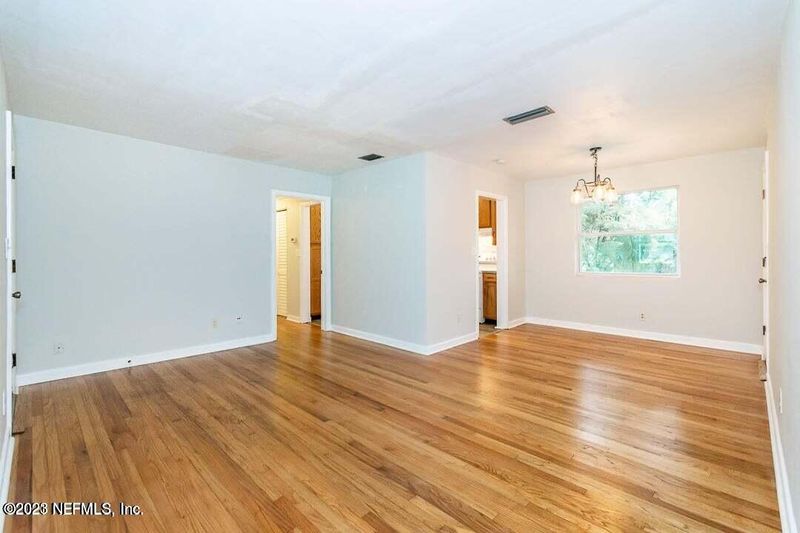 1048 Mayer Dr, Jacksonville, FL 32211