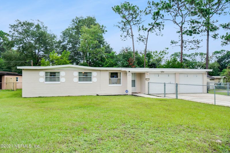 10521 Conrad Dr, Jacksonville, FL 32218