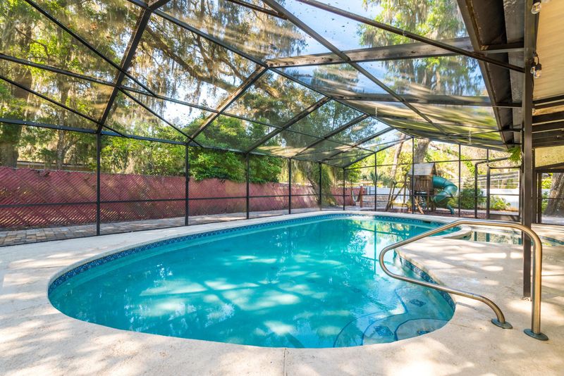 10528 Lake View Rd E, Jacksonville, FL 32225
