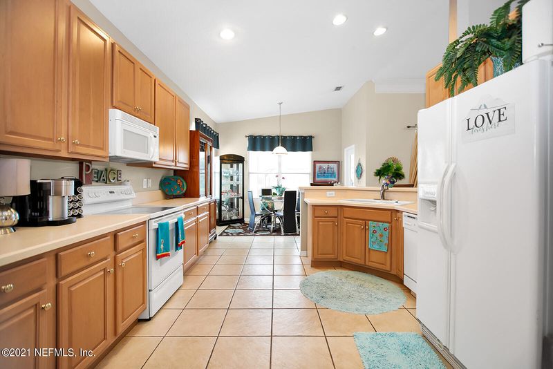 10537 Castlebar Glen Dr S, Jacksonville, FL 32256