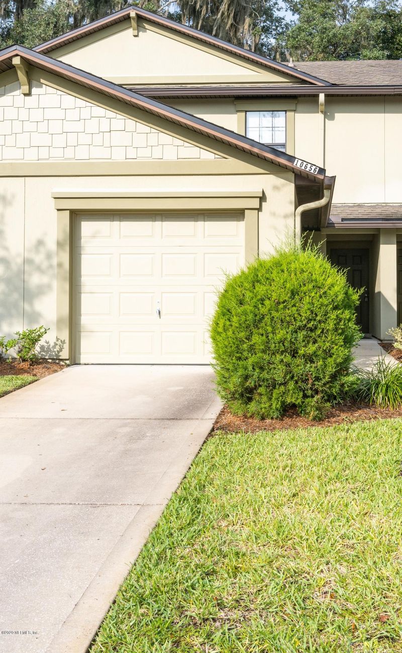 10656 Academy Park Dr, Jacksonville, FL 32218