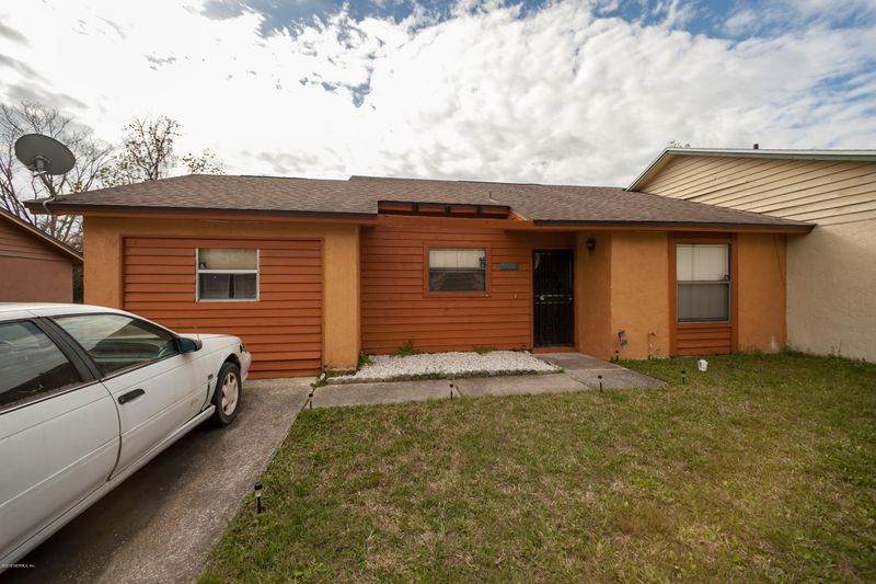 10664 S Meadowlea Dr S #1, Jacksonville, FL 32211