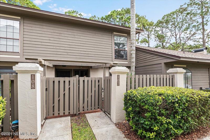 107 Cranes Lake Dr, Ponte Vedra Beach, FL 32082