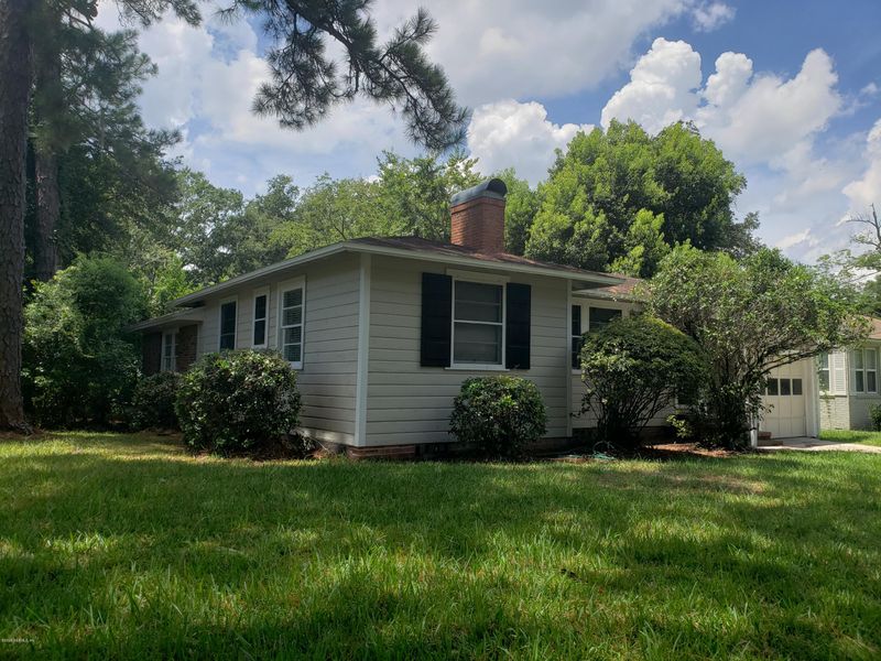 1070 Willis Dr, Jacksonville, FL 32205