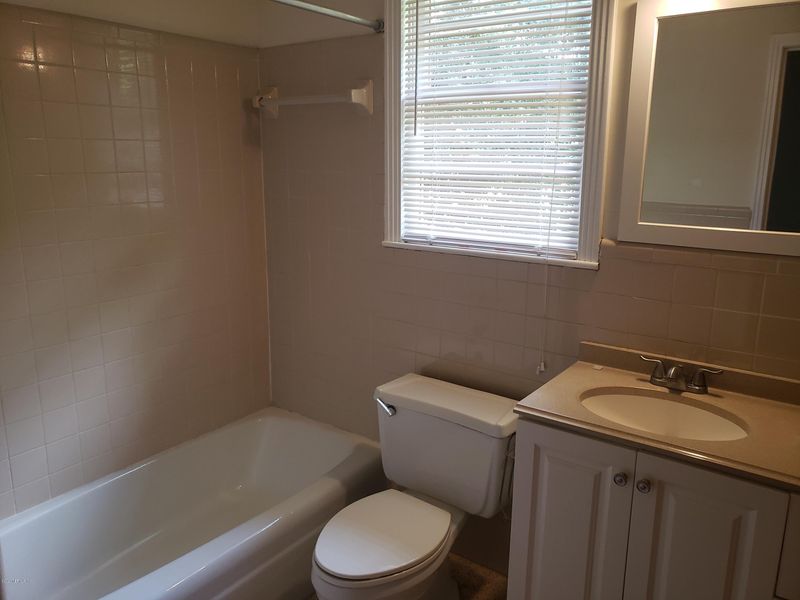 1070 Willis Dr, Jacksonville, FL 32205